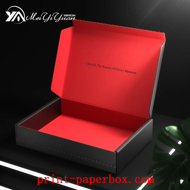 Sarah airplane box, clothing box
